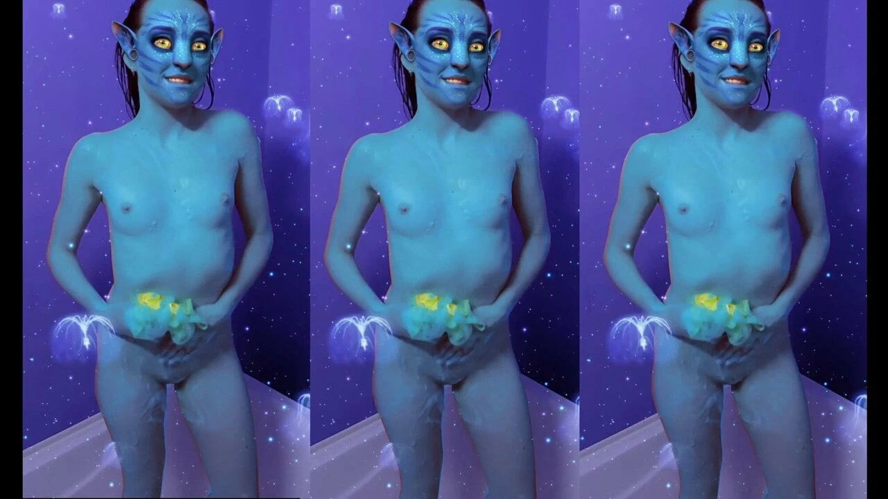 AVATAR – Girl takes a sexy shower!