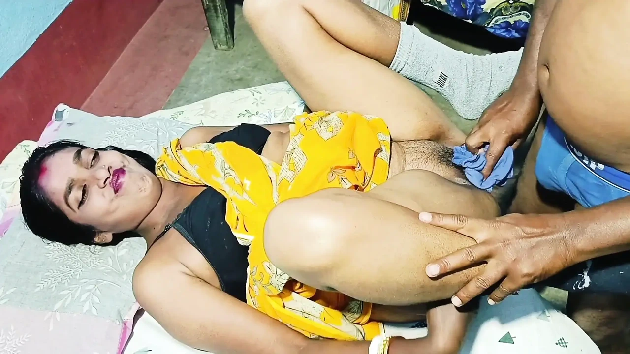 Ma Ke Kohne Por Souteela Bap Ne Beti Ko Chud Diya with Moining