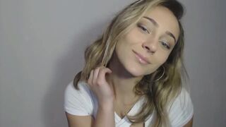 beauty brought herself to squirt