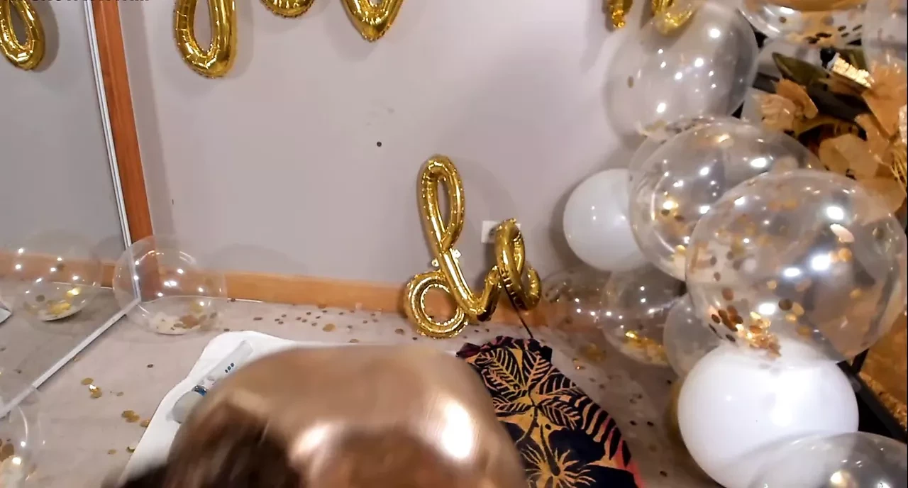 Cam Girls - Cute birthday girl in gold body paint