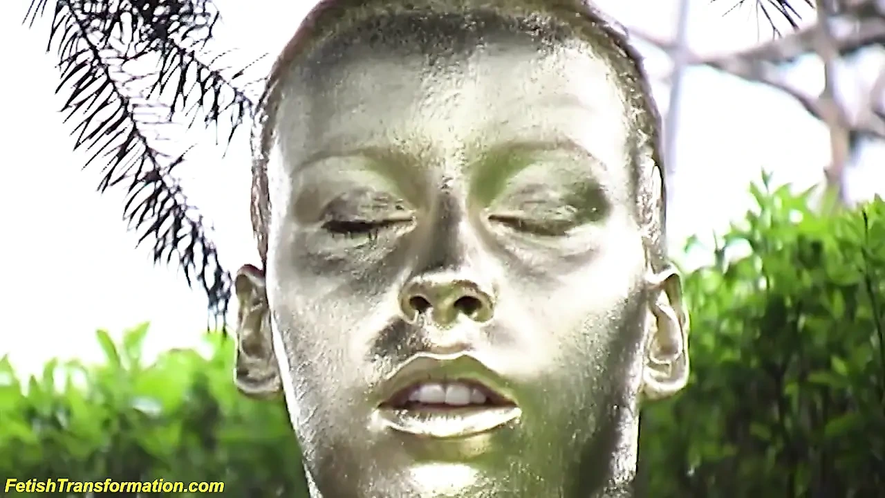 Crazy outdoor gold metallic painted busty statue girl