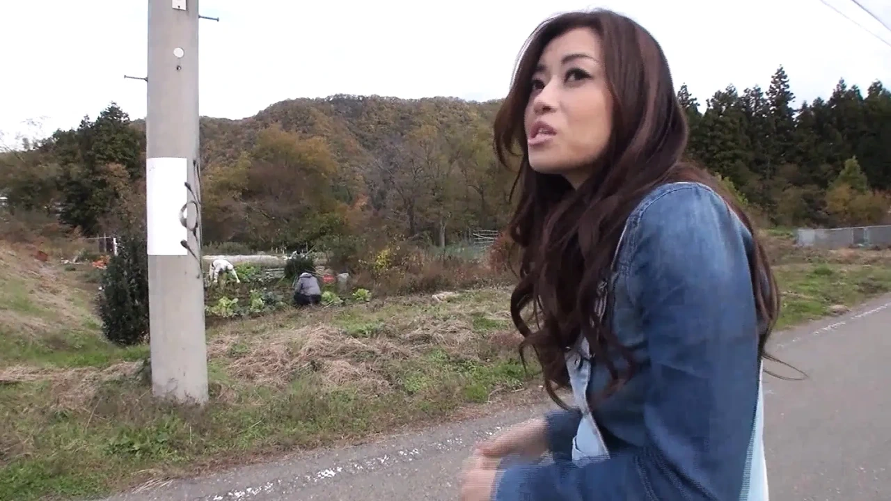 Japanese architect blows the tails of construction crew