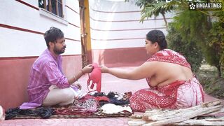 Desi Bra and Panty Salesman Bade Bade Dudhwali Gao ki Chhori Ko Bra ke badale Chod Diya Maje Lekar ( Hindi Audio )