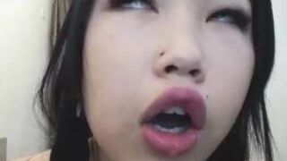 Chat with Cutekimmforu in a Live Adult Video Chat Room Now