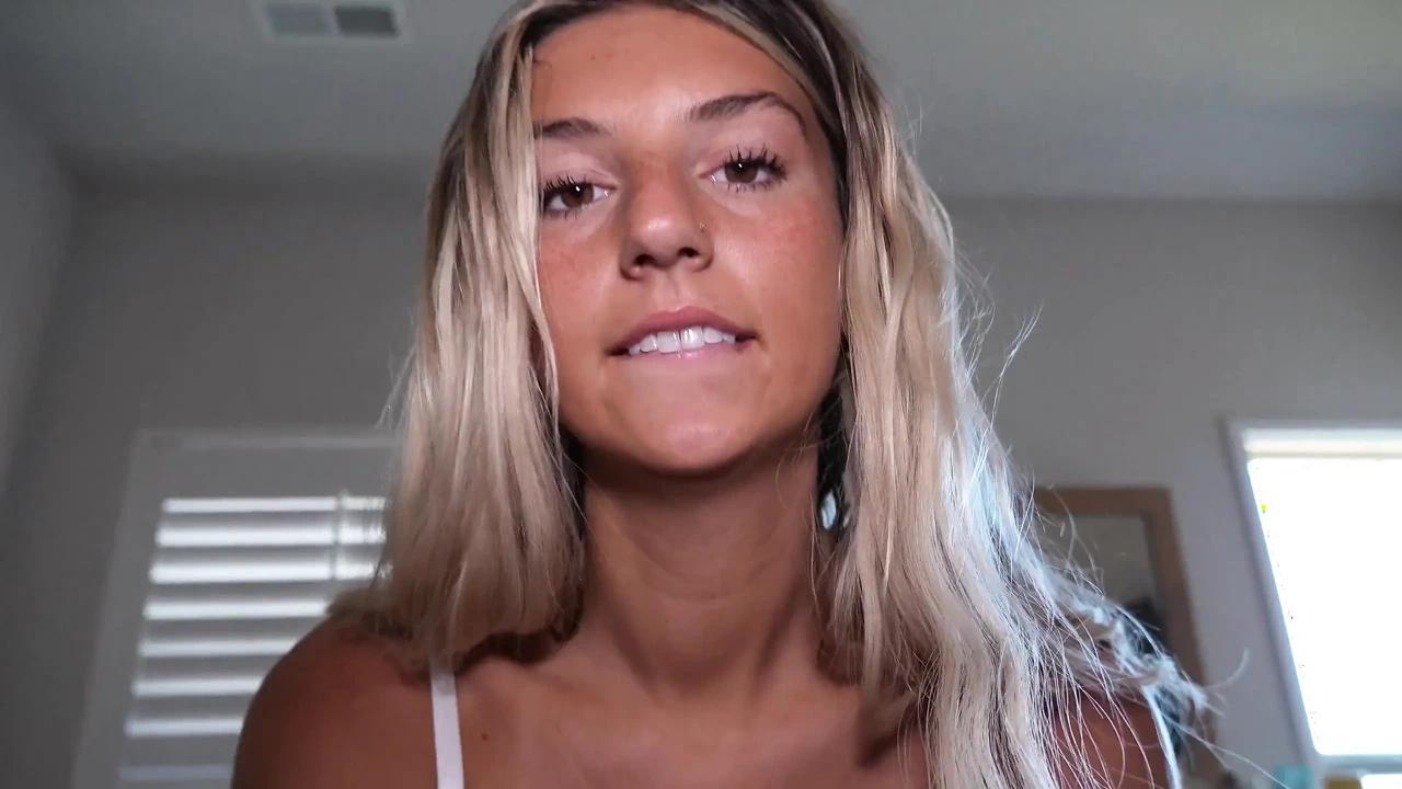 College Girlfiend Gets Her Face Covered in Cum!