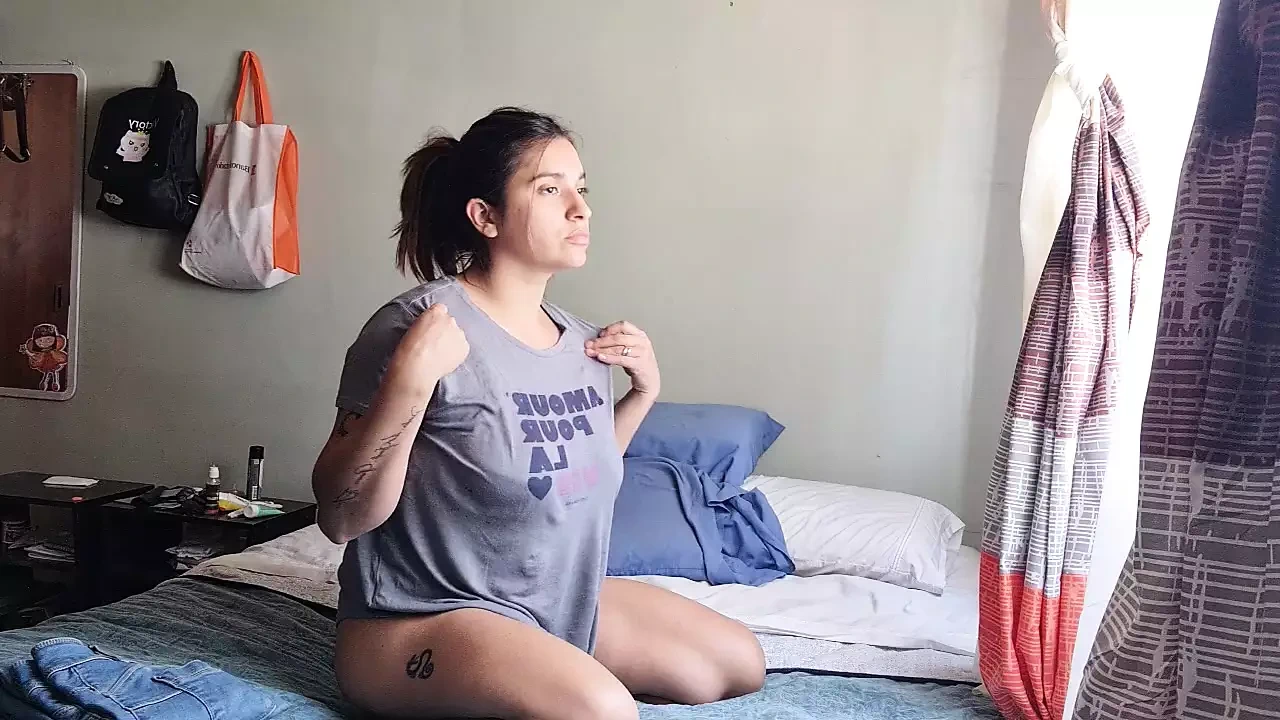 Mommy casual jerking off bottle