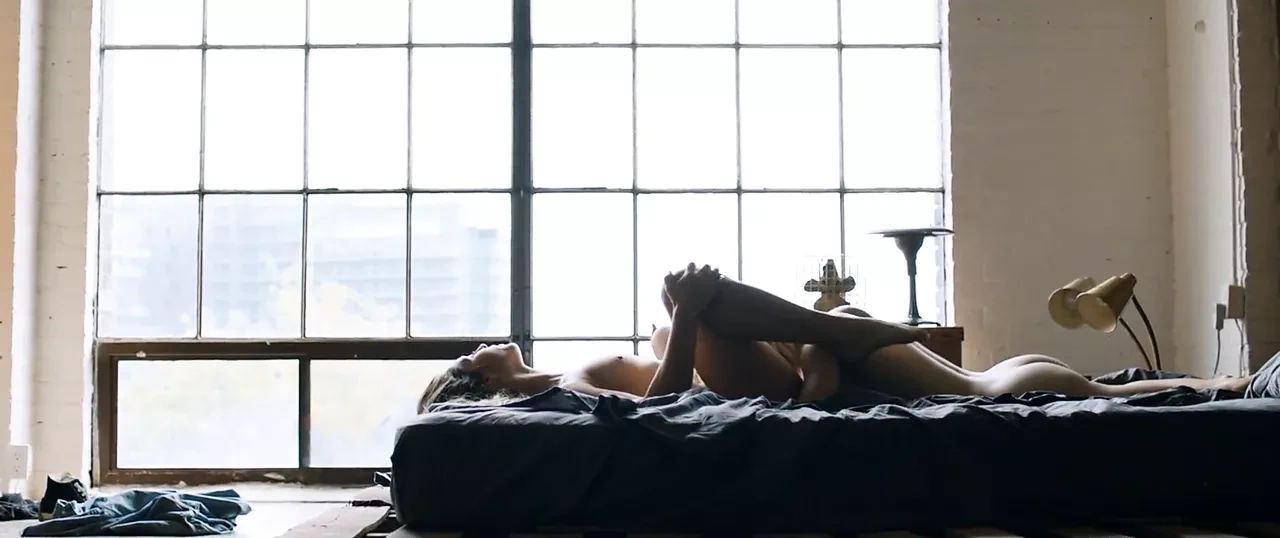 Erotic Canadian - Below Her Mouth (2016) FHD