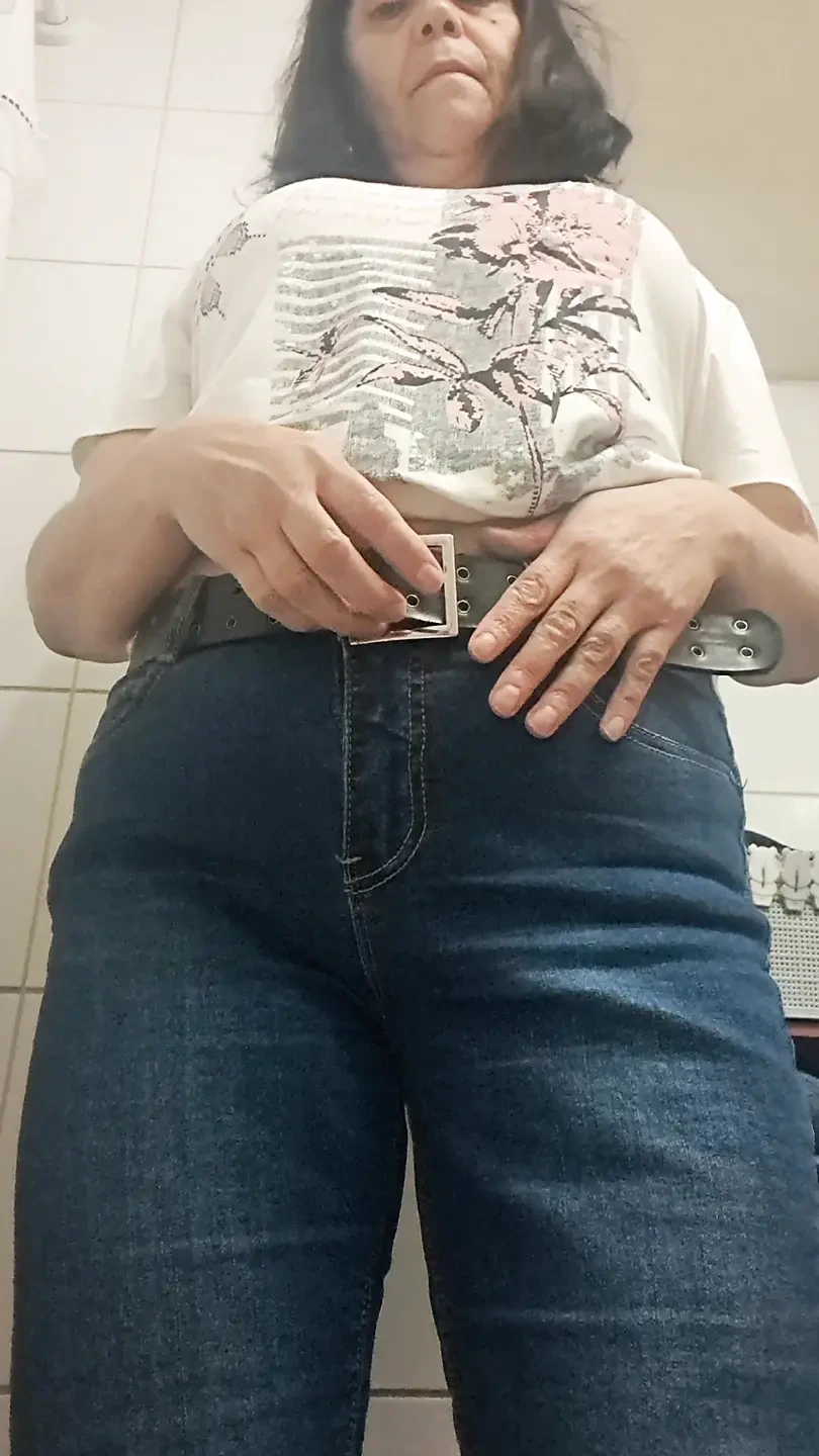 MILF taking off her clothes, urinating, leaving her vagina wet and hot.