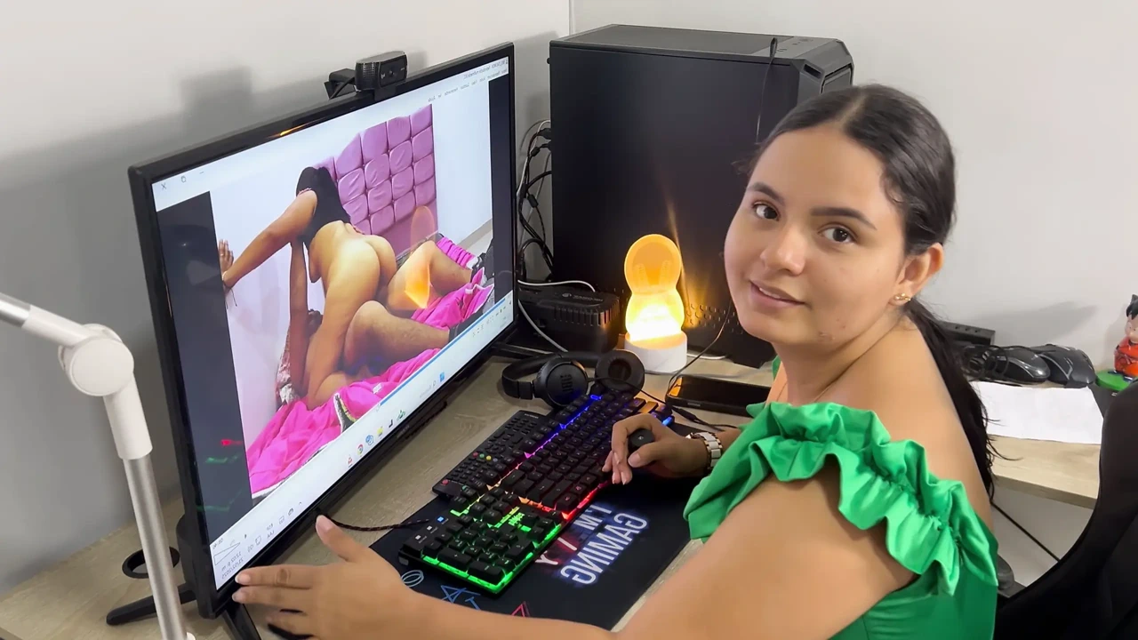 I FIND MY STEPSISTER VERY HOT WATCHING PORN YOU WEREN'T LIKE THAT !