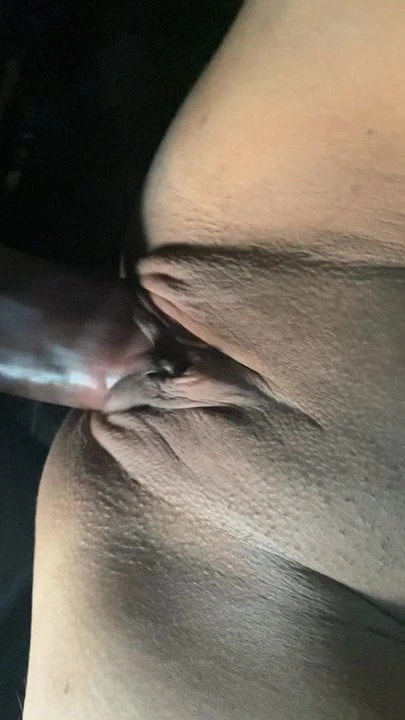 2nd time she took off the condom and I creampie her pussy