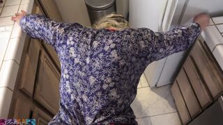 Milking stepson in the kitchen before his date