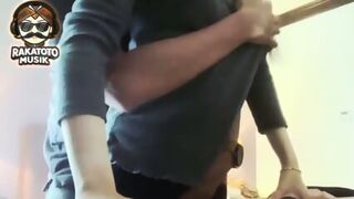 Lagi Asik Main Hp Tiba Di Sodok Dari Belakang