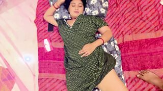 seduced the stepmom and took advantage of the opportunity and fuck the, Full Hindi video