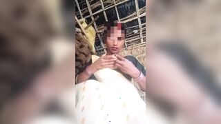 Desi aunty's chut ki malai nikal li finger kar