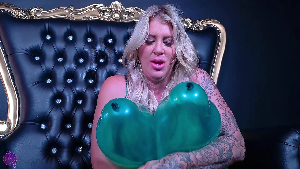 Lolly Learns She Loves Balloon Popping! 4K
