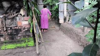 I see my aunty cleaning the yard, I hugged her and started fucking