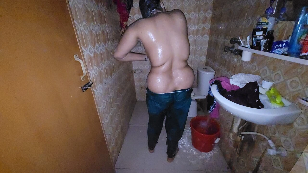 It's so much fun to take a bath alone in the bathroom.