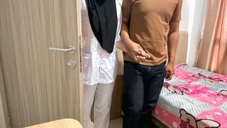 Take Nurse's Girlfriend to Stop by the Hotel After Work