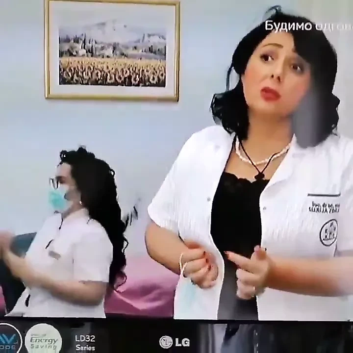 Medicinska sestra pokazuje ogromne sise