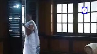 Sri Lankan video, fullscreen