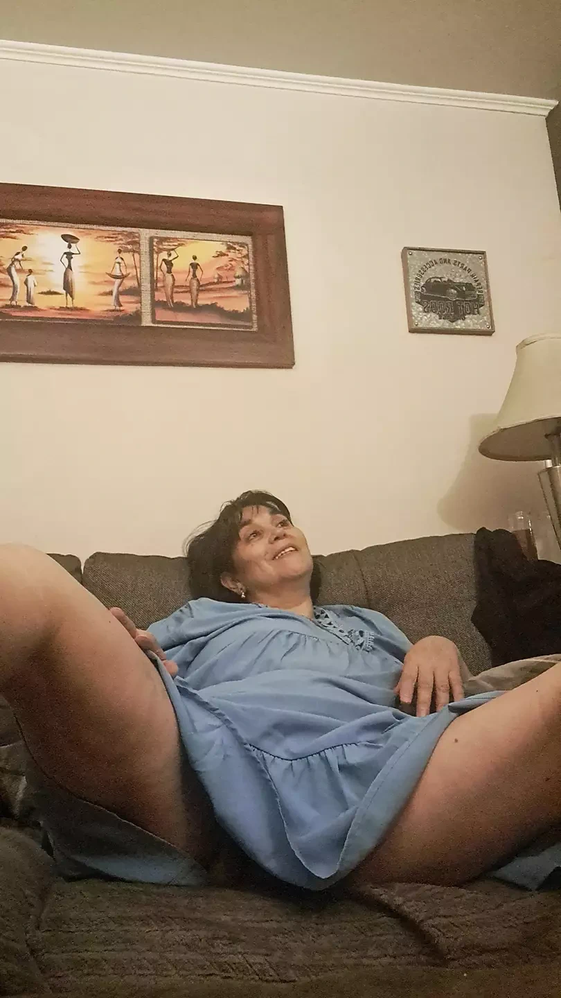 Stepson's friend seduced me to show him a mature body