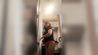 milf washing dishes in panties