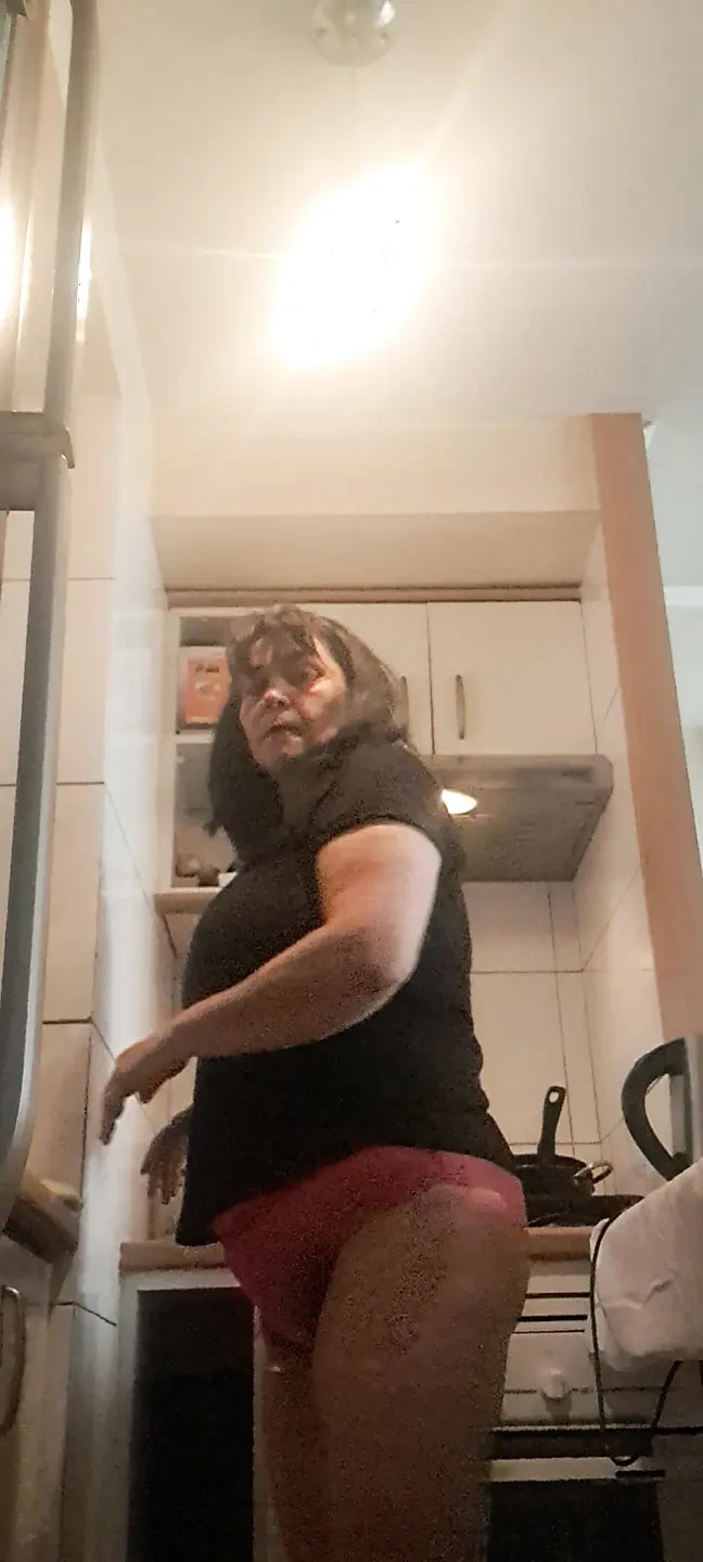 milf washing dishes in panties
